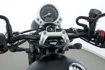TRIUMPH STREET TWIN 900