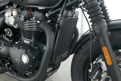 TRIUMPH BONNEVILLE BOBBER  BLACK