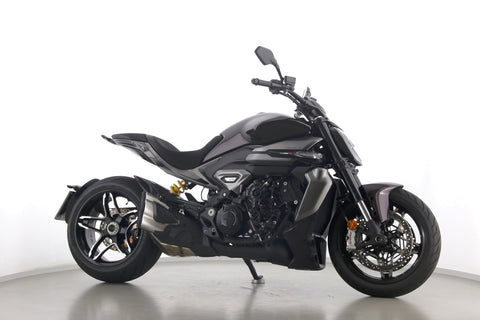 DUCATI X DIAVEL V4