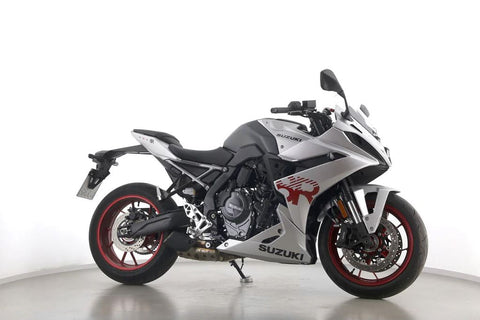 SUZUKI GSX 8 R
